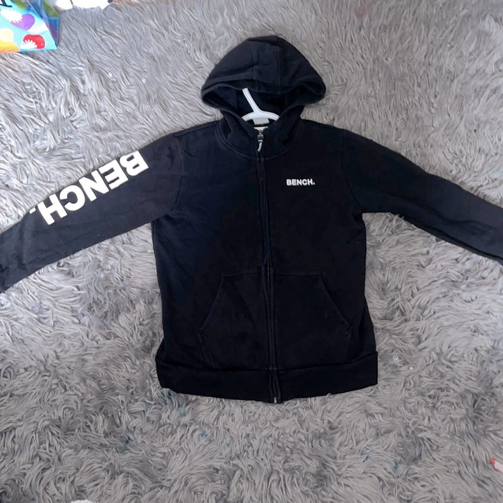 Very comfortable has a working zipper size is 10/12 girls overall a good sweater